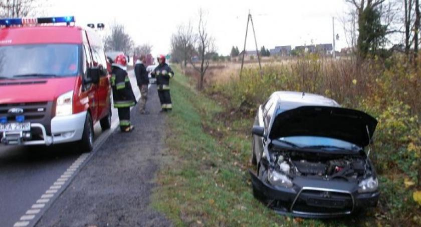 Hopowo. Wyprzedzał, choć sam był wyprzedzany - kolizja dwóch pojazdów
