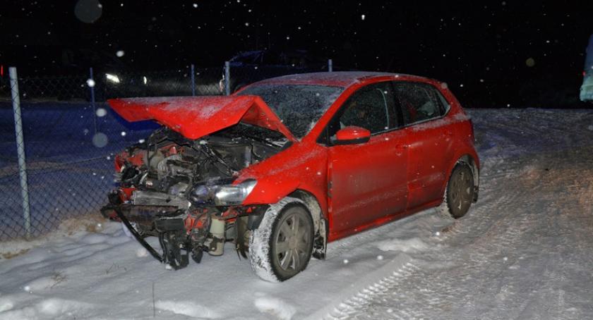 Mezowo - Kiełpino. Zderzenie VW Polo z oplem