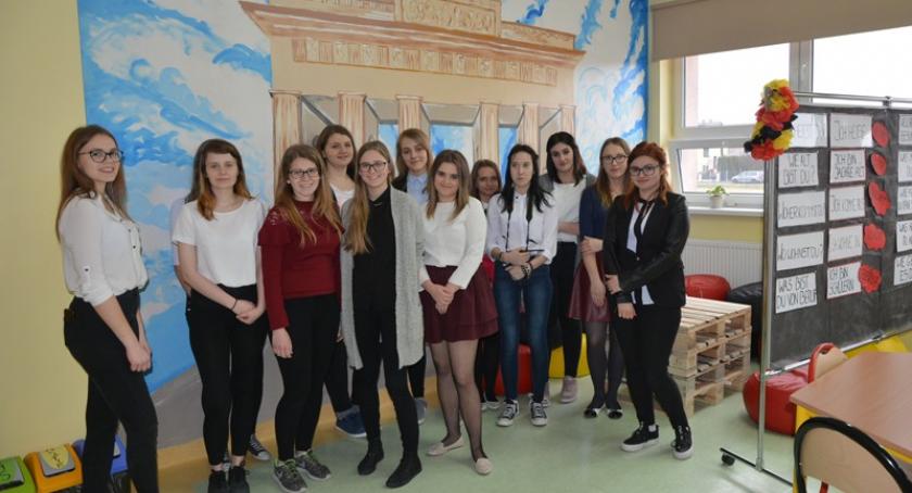 Sierakowice. Uczennice zmodernizowały salę języka niemieckiego według własnego projektu