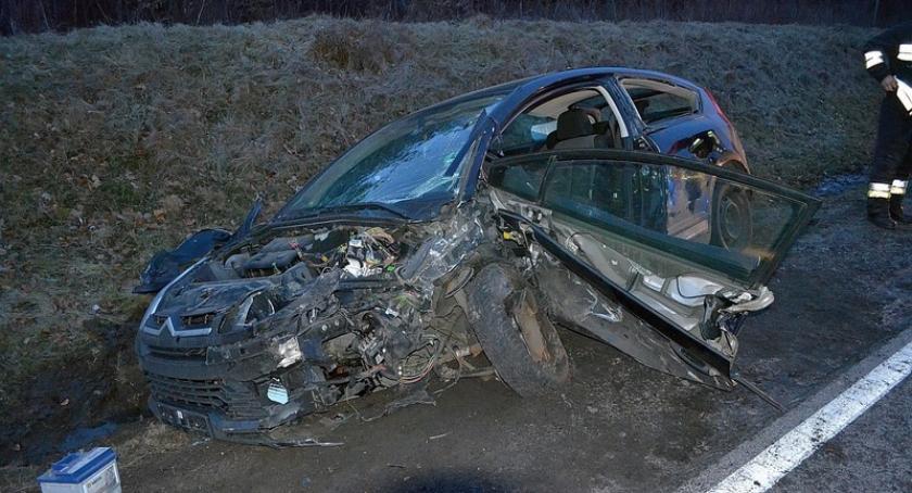 Hopowo - Egiertowo. Czołowe zderzenie citroena z golfem na K20