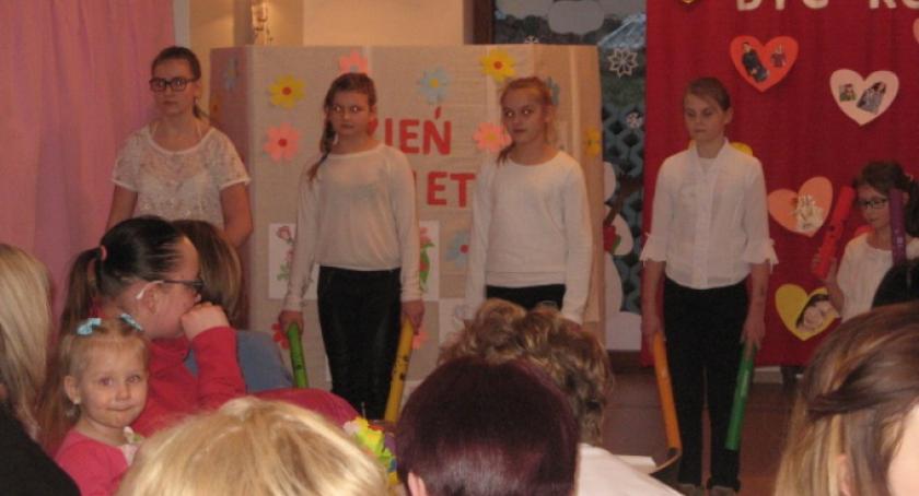 Święto kobiet w świetlicy wiejskiej w Maksie