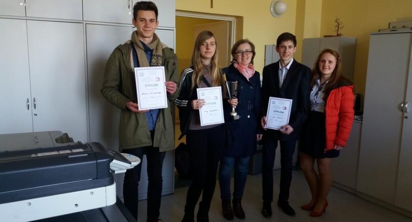 Uczniowie z Przodkowa laureatami Wojewódzkiego Konkursu Wiedzy o Prawach Konsumenta