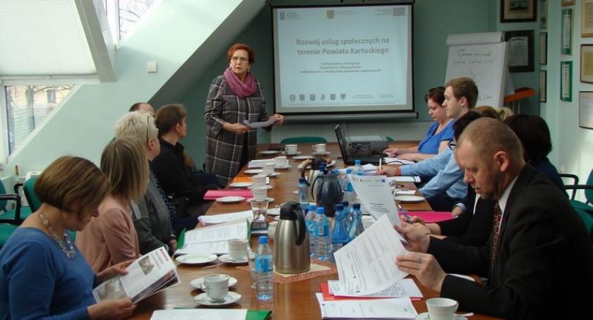 Wsparcie dla seniorów i osób niepełnosprawnych - powiat przystępuje do realizacji nowego projektu