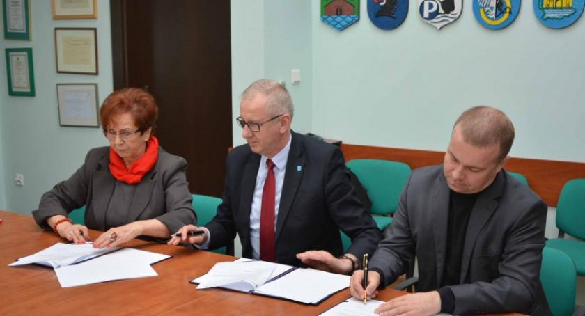 Umowa na rozbudowę ZSZiO w Żukowie podpisana