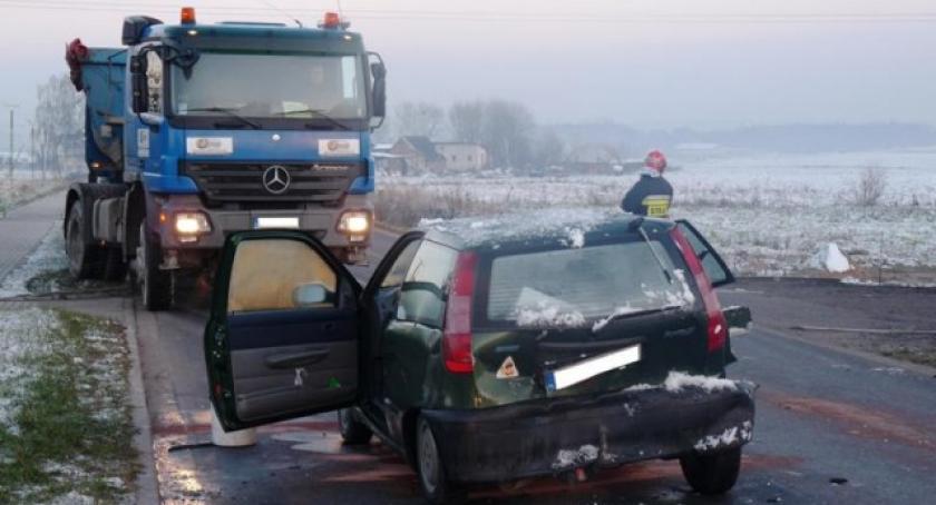 Banino. Zderzenie trzech aut, jedna osoba w szpitalu