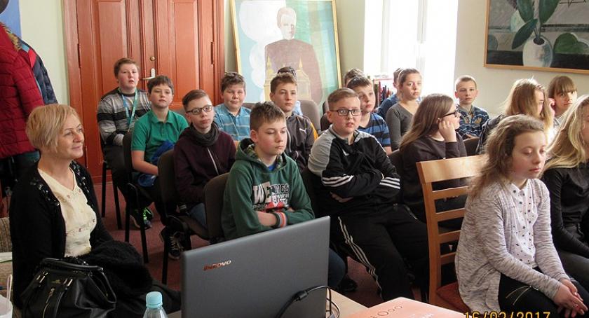 Bezpieczny dzień Internetu w kartuskiej bibliotece