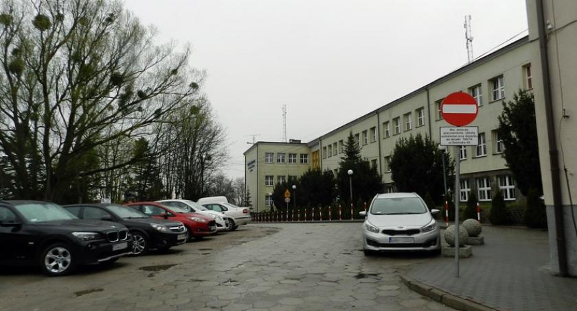 Żukowo. Matki z niepełnosprawnymi dziećmi bez prawa dostępu na szkolny parking?