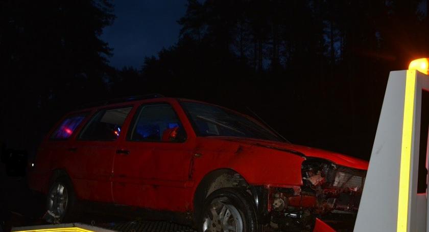 Stężyca-Gołubie. Golf wypadł z drogi i dachował