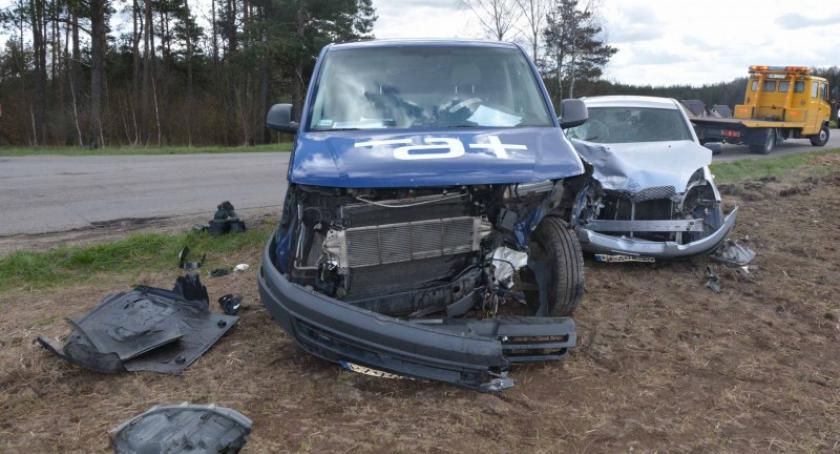 Stężyca. Zderzenie VW T5 z toyotą