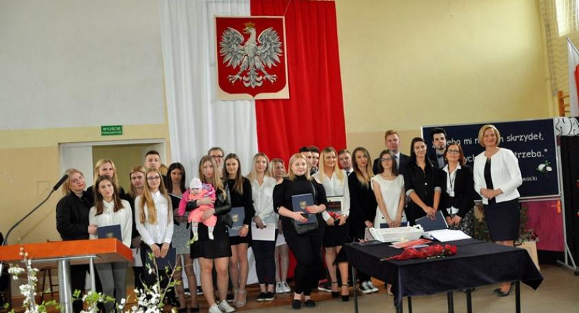 Żukowo. Absolwenci ZSZiO zakończyli naukę i odebrali świadectwa