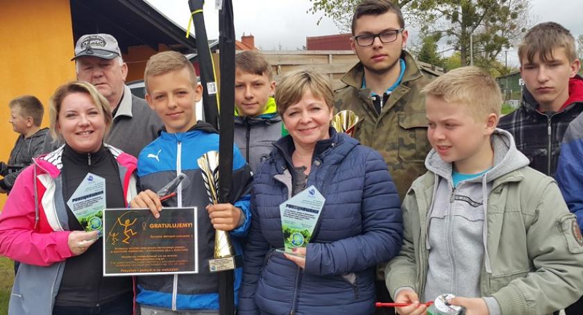 Somonino. Test umiejętności wędkarskich - młodzież zgłębiała tajniki nowej pasji