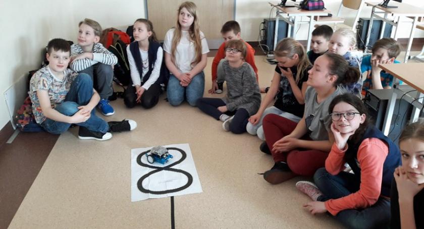 Zabawa z robotyką w Szkole Podstawowej w Baninie
