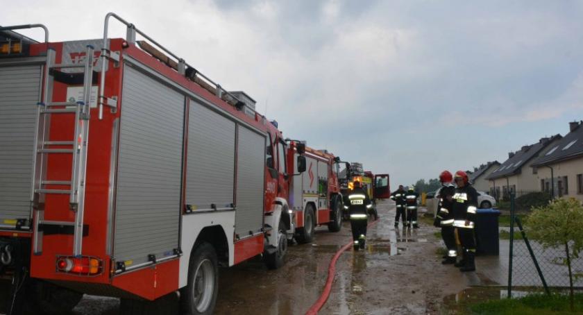 Banino. Pożar dachu budynku mieszkalnego