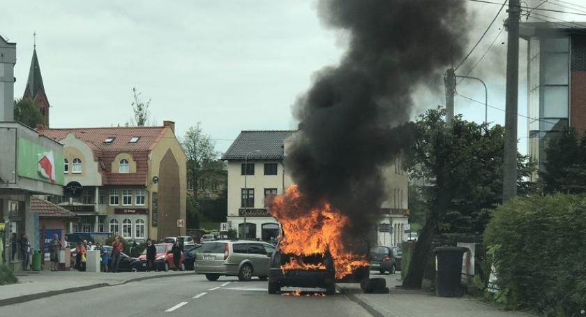 Kartuzy. Na ulicy Piłsudskiego spłonął samochód