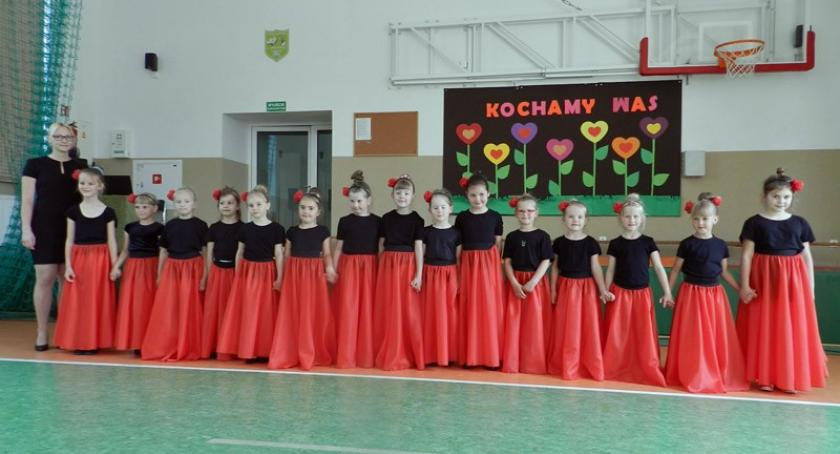 Borkowo. Najmłodsi uczniowie uczcili Dzień Rodzica