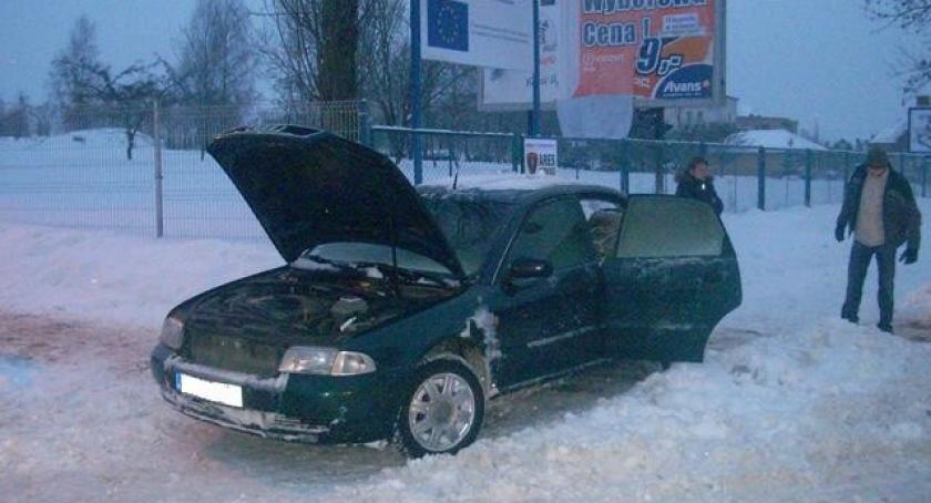 Sierakowice. Pożar audi - w środku kobieta z dziećmi