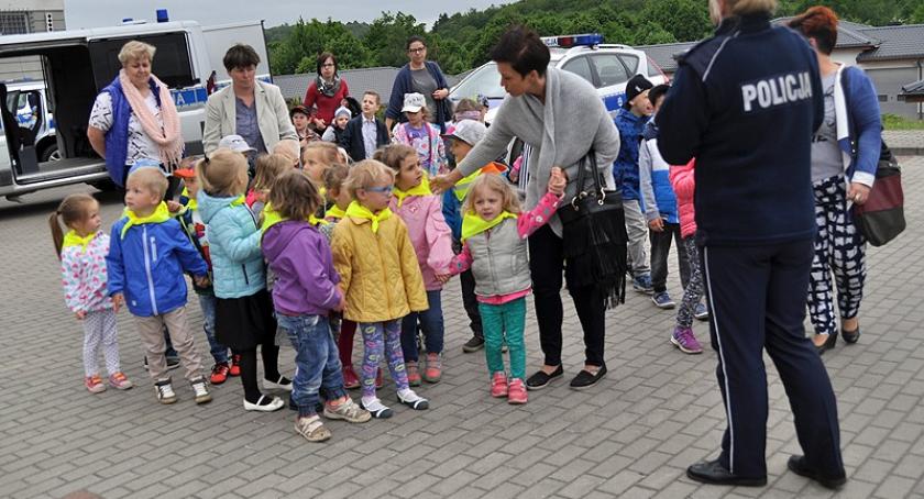 Dzień Dziecka z policjantami - milusińscy zobaczyli, jak wygląda komenda i praca funkcjonariuszy