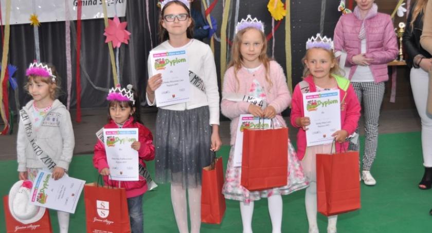 Deszczowy Dzień Dziecka w Stężycy z konkursem talentów i wyborami Małej Miss