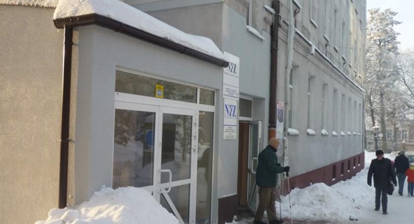 Pacjenci skarżą się na śnieg przy Centrum Medycznym 