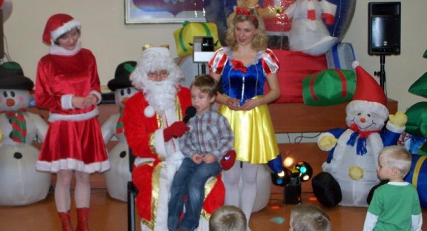 Gwiazdor odwiedził dzieci w kartuskiej straży