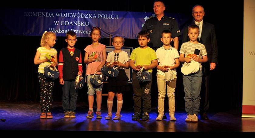 Pierwszoklasiści znają się na bezpieczeństwie - podsumowanie policyjnego projektu edukacyjnego