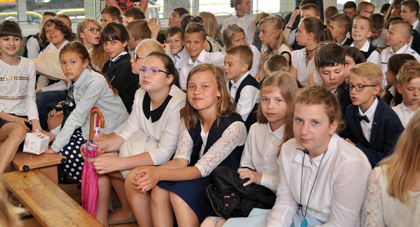 Rozpoczęły się wakacje! Zakończenie roku szkolnego w kartuskiej Jedynce