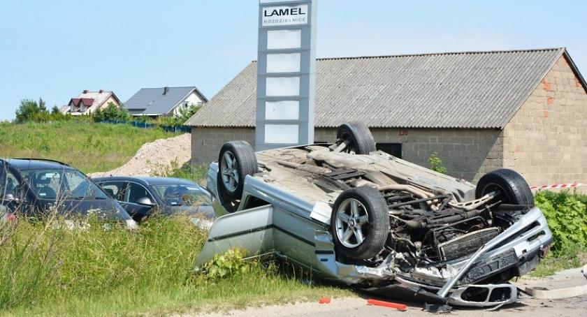 Miszewo-Pępowo. BMW dachowało po zderzeniu z toyotą