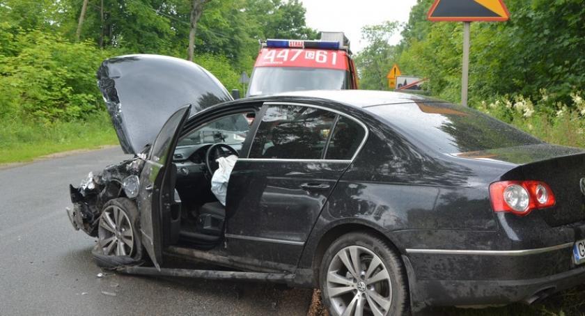 Łapalice. Zderzenie mazdy  VW Passatem