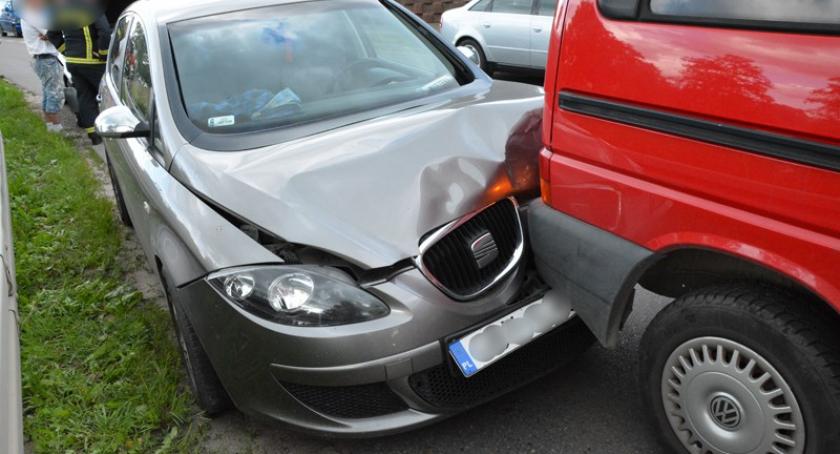 Zderzenie trzech pojazdów w Sierakowicach. Jedna osoba w szpitalu