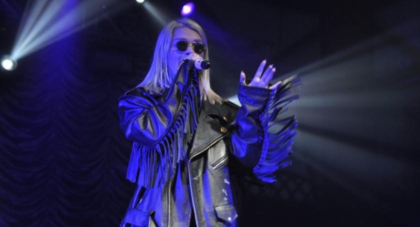 Sierakowice. Koncert Margaret i fire show na finał festiwalu Knieja 2017