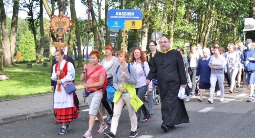 Pielgrzymi z Kartuz wyruszyli na Jasną Górę