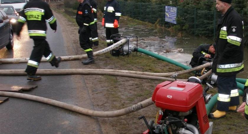Przyjaźń. Strażacy ratowali wieś przed podtopieniem
