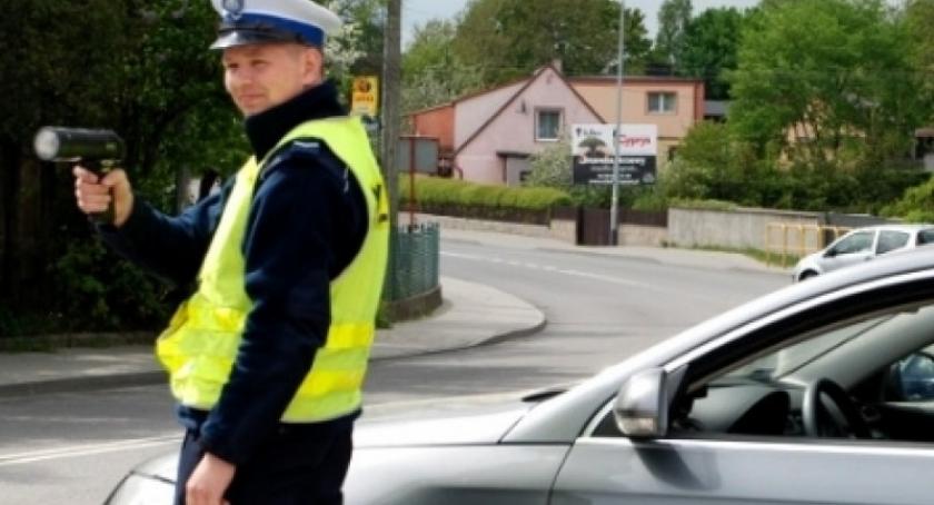 Rozpoczyna się długi weekend. Policja zapowiada wzmożone kontrole na drogach