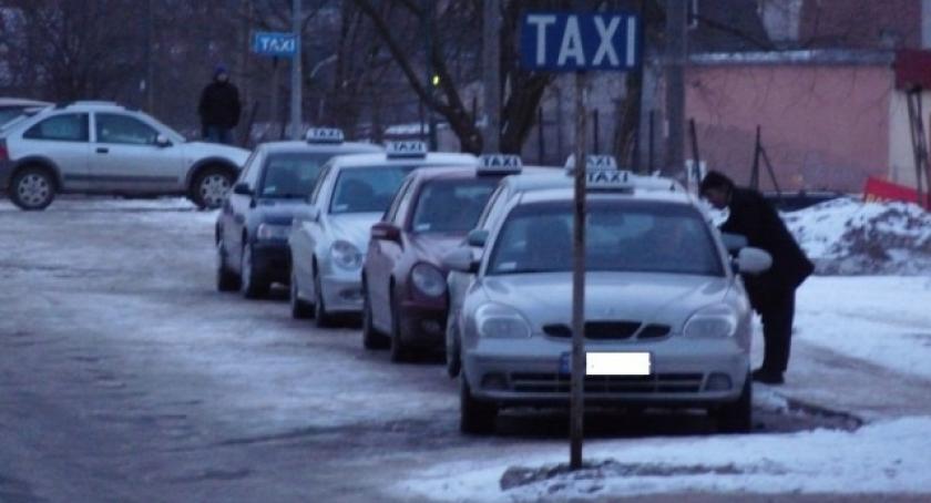 Taxi po kartusku - zaliczka i telefon w zastaw
