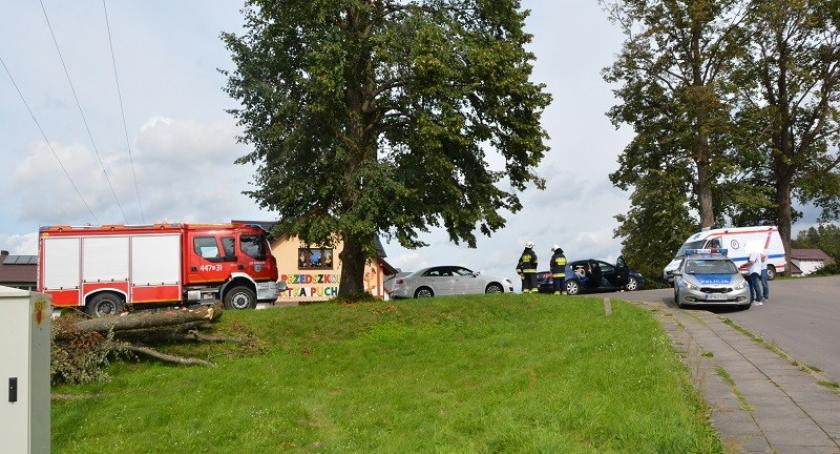 Gowidlino. Seat najechał na tył VW Passata