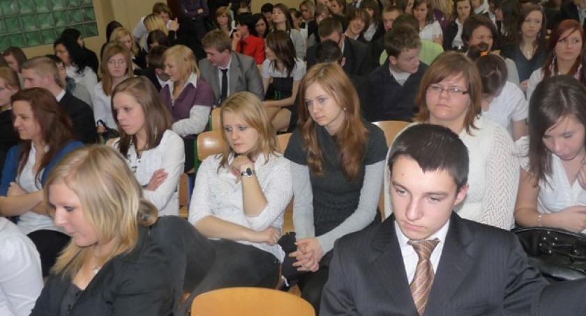 Skargi na nieodpowiednie zachowanie młodzieży