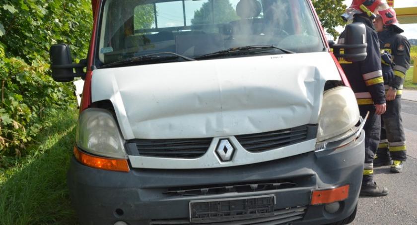 Łapalice. Dostawcze renault najechało na tył opla