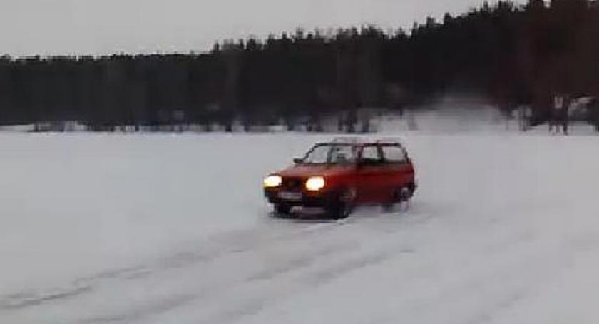 Borowo. Samochodem po jeziorze