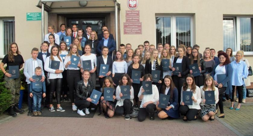 Przodkowo. Najzdolniejsi uczniowie otrzymali stypendia motywacyjne za drugi semestr 2017 roku