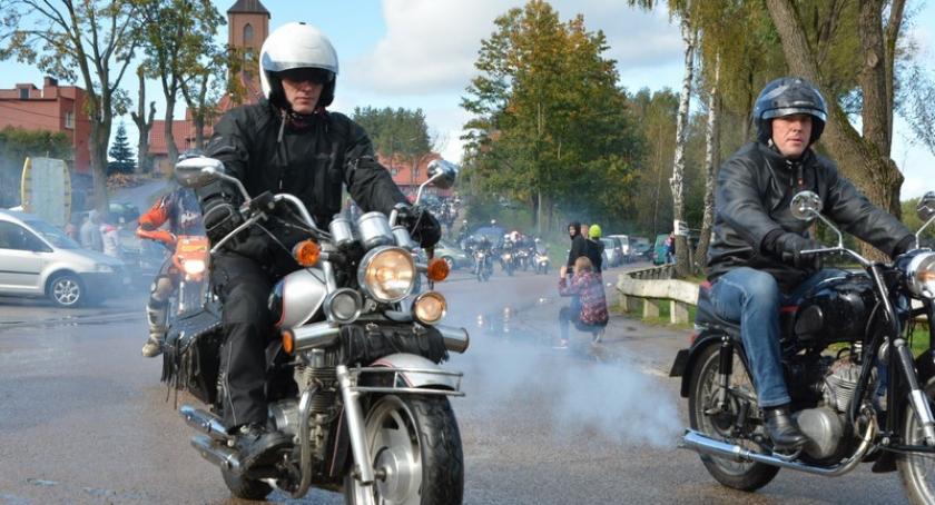 Kilkuset motocyklistów zakończyło sezon w Mściszewicach