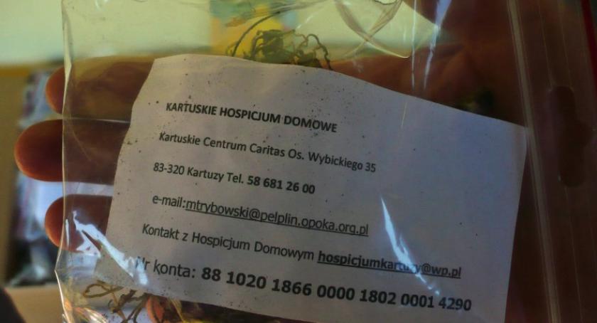 Sulęczyńscy wolontariusze kwestowali na rzecz kartuskiego hospicjum
