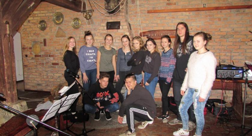 Członkowie zepsołu SomGorsi dzielili się talentami