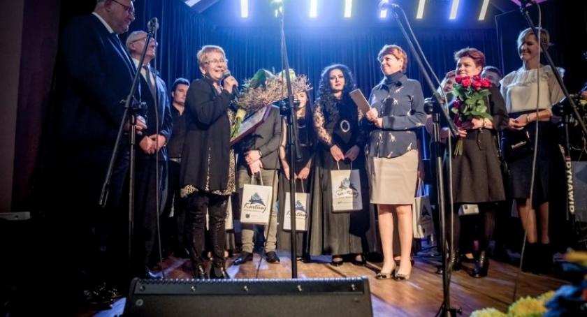 Wyjątkowy koncert na pożegnanie Zofii Watrak z Galerią Refektarz