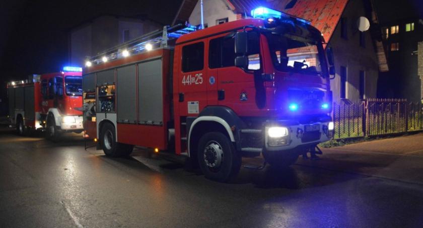 Kartuzy. Pożar pustostanu przy ul. Sędzickiego - nocowały w nim osoby bezdomne