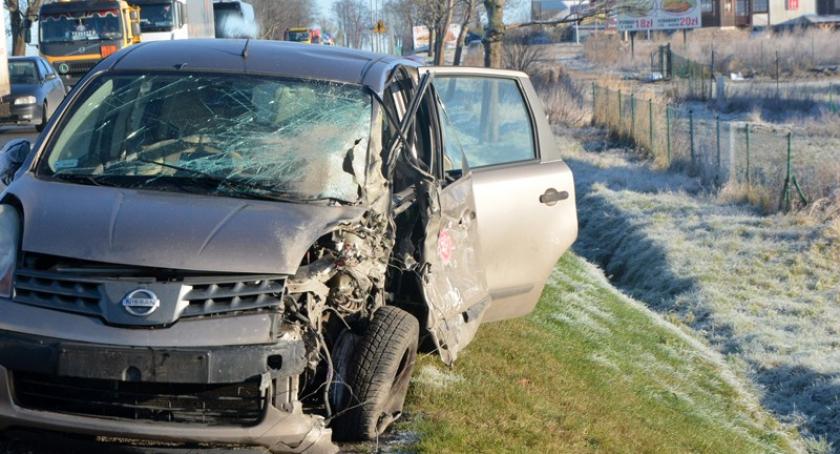Egiertowo. Zderzenie nissana z ciężarówką na K20