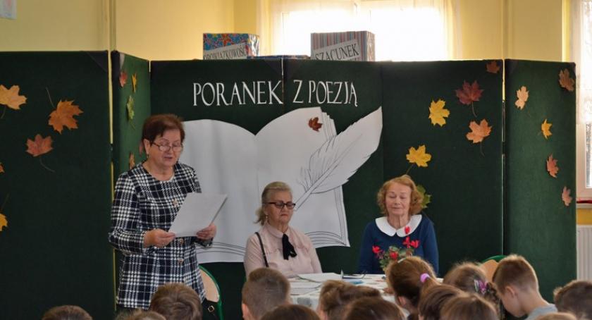 Poranek z poezją w Szkole Podstawowej nr 1 w Żukowie