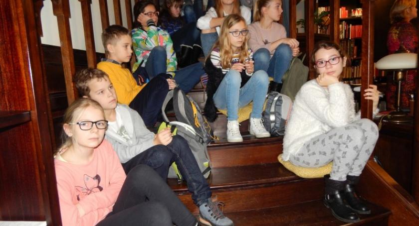 Czytelnicy-maratończycy na spotkaniu z dr Elżbietą Zubrzycką