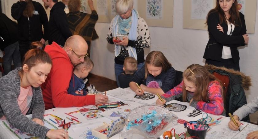 Kredkami malowany wernisaż prac Małgorzaty Walkosz-Lewandowskiej w Muzeum Kaszubskim
