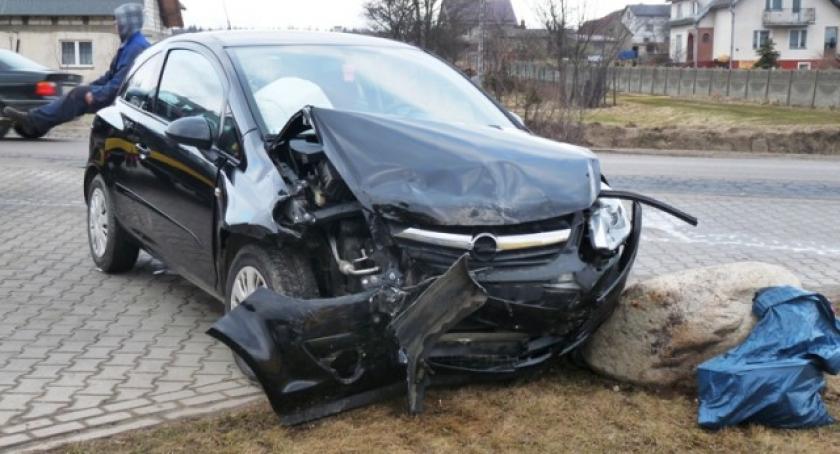 Leszno. Stłuczka pod stacją benzynową