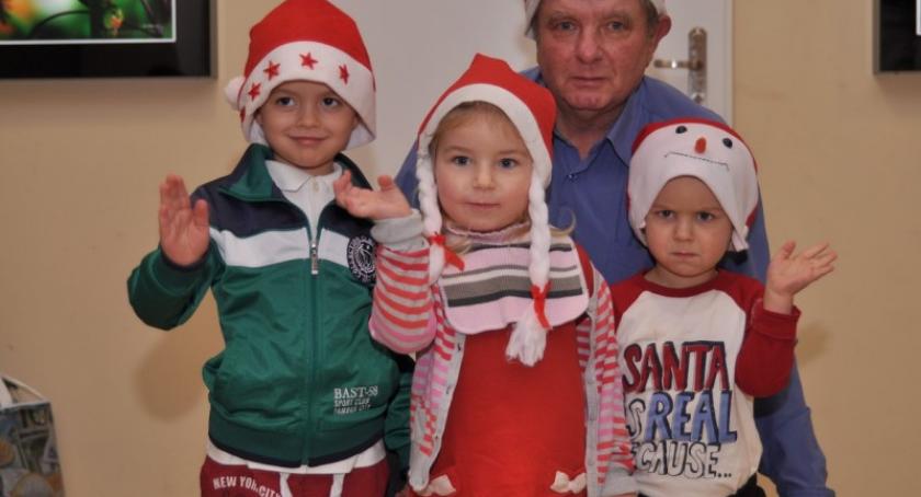 Mikołaj spotkał się z milusińskimi w Kartuzach - były prezenty tańce i niespodzianki